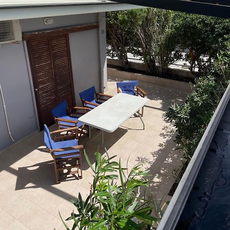 Sea La Vie - Beachfront Retreat Loutráki Exteriör bild