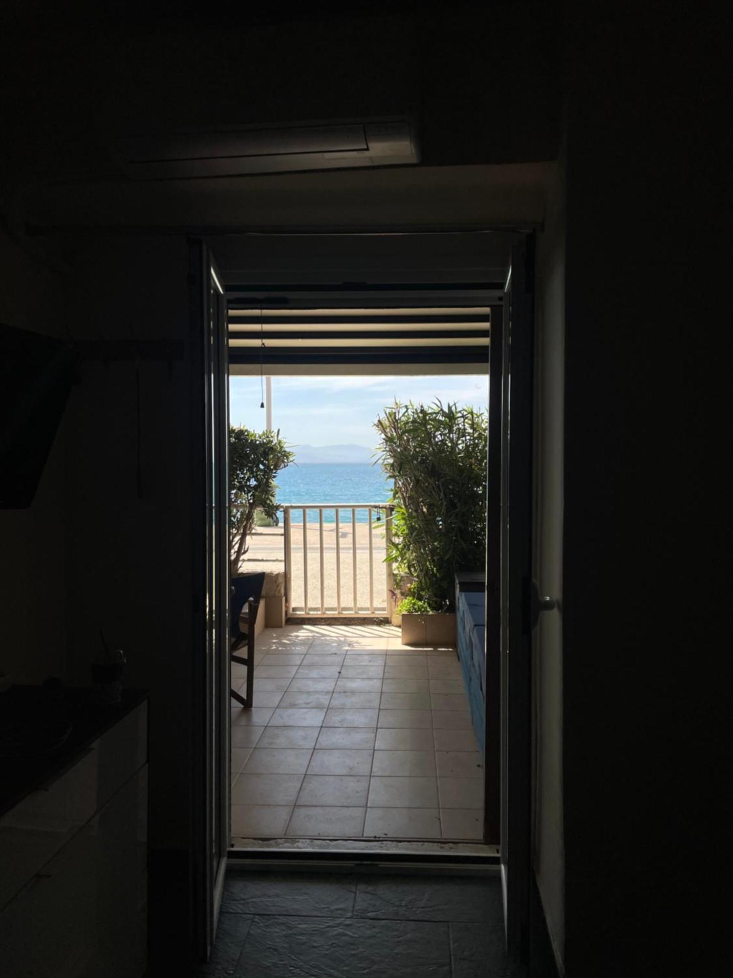 Sea La Vie - Beachfront Retreat Loutráki Exteriör bild