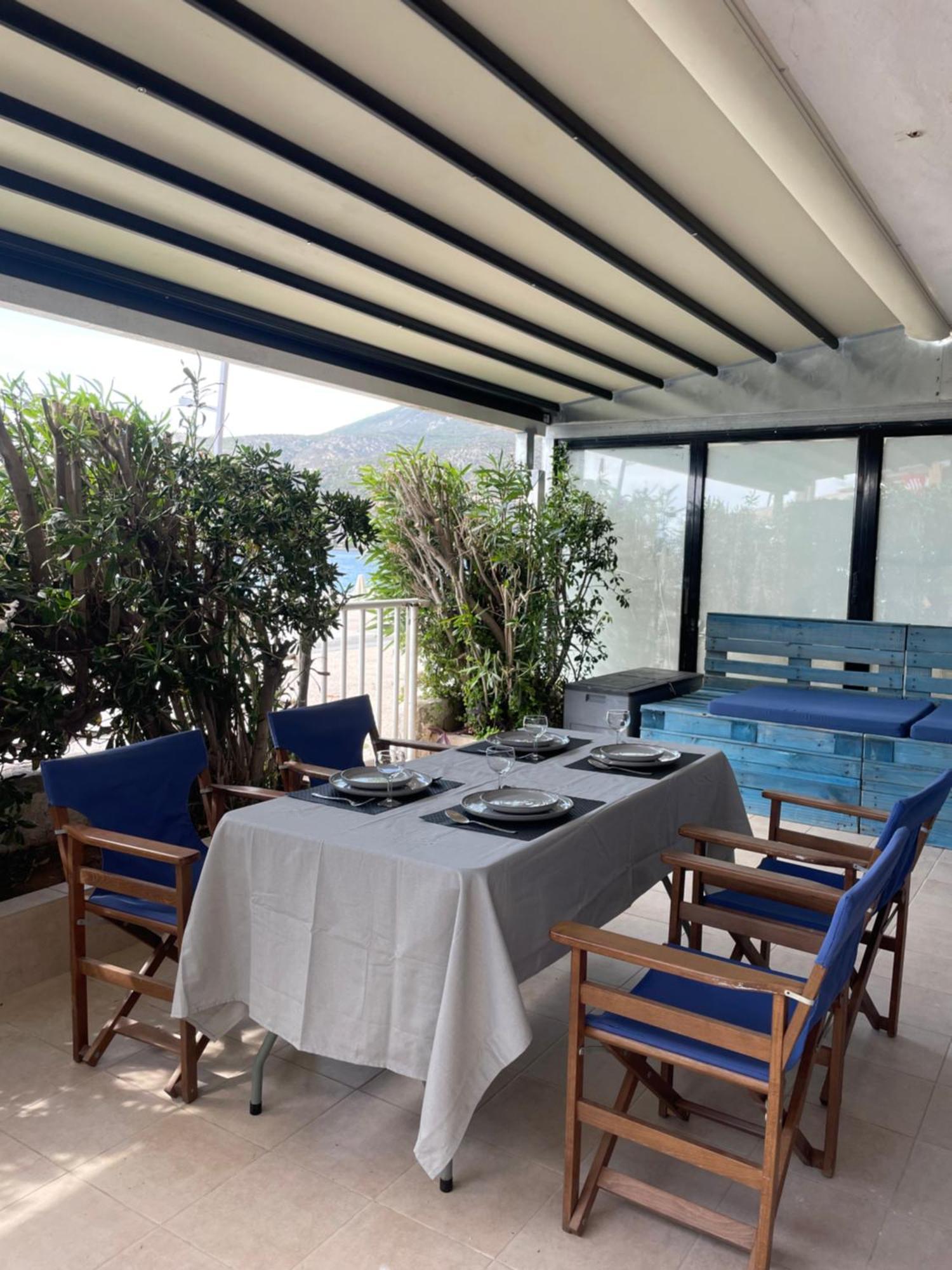 Sea La Vie - Beachfront Retreat Loutráki Exteriör bild