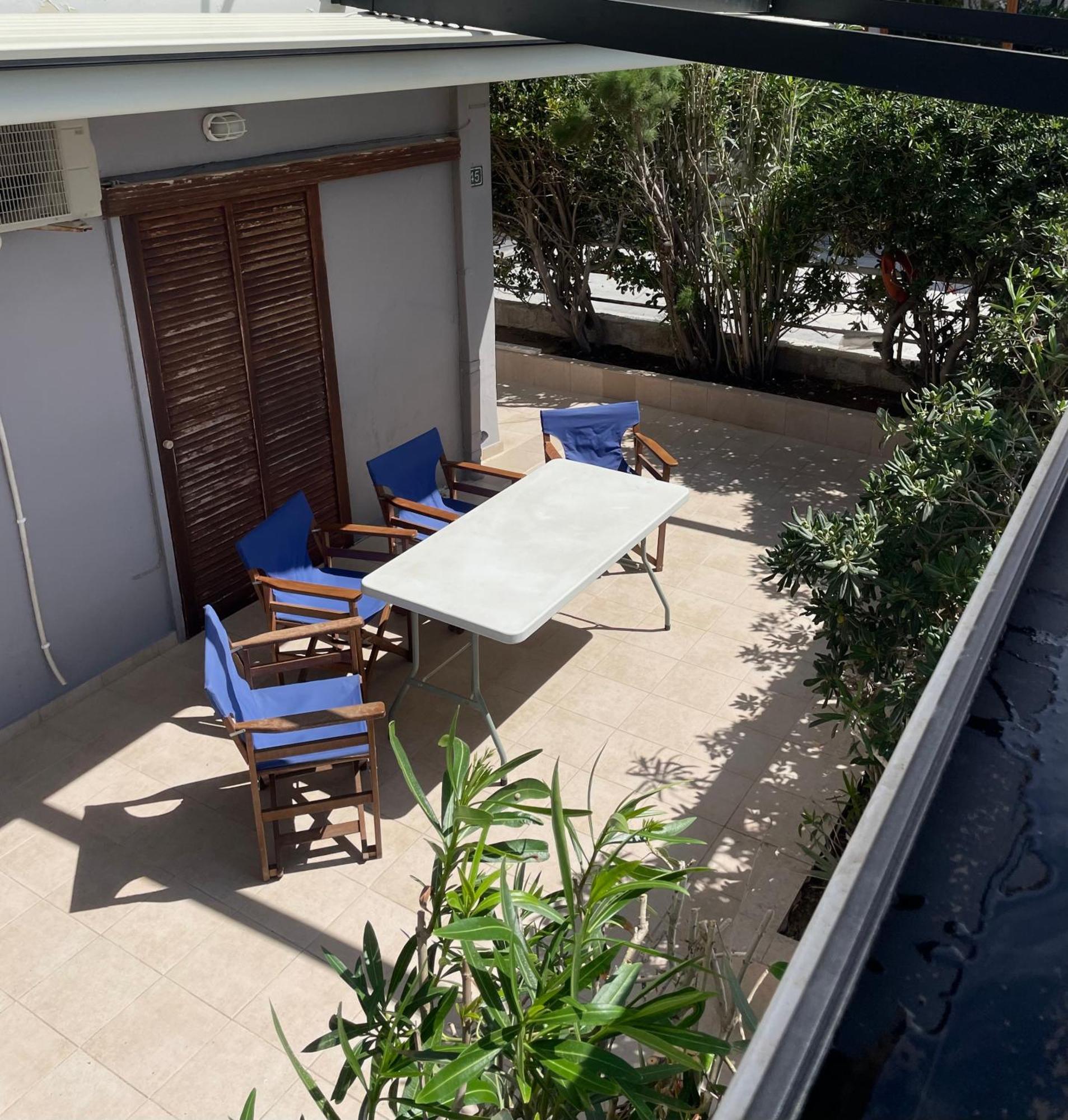Sea La Vie - Beachfront Retreat Loutráki Exteriör bild
